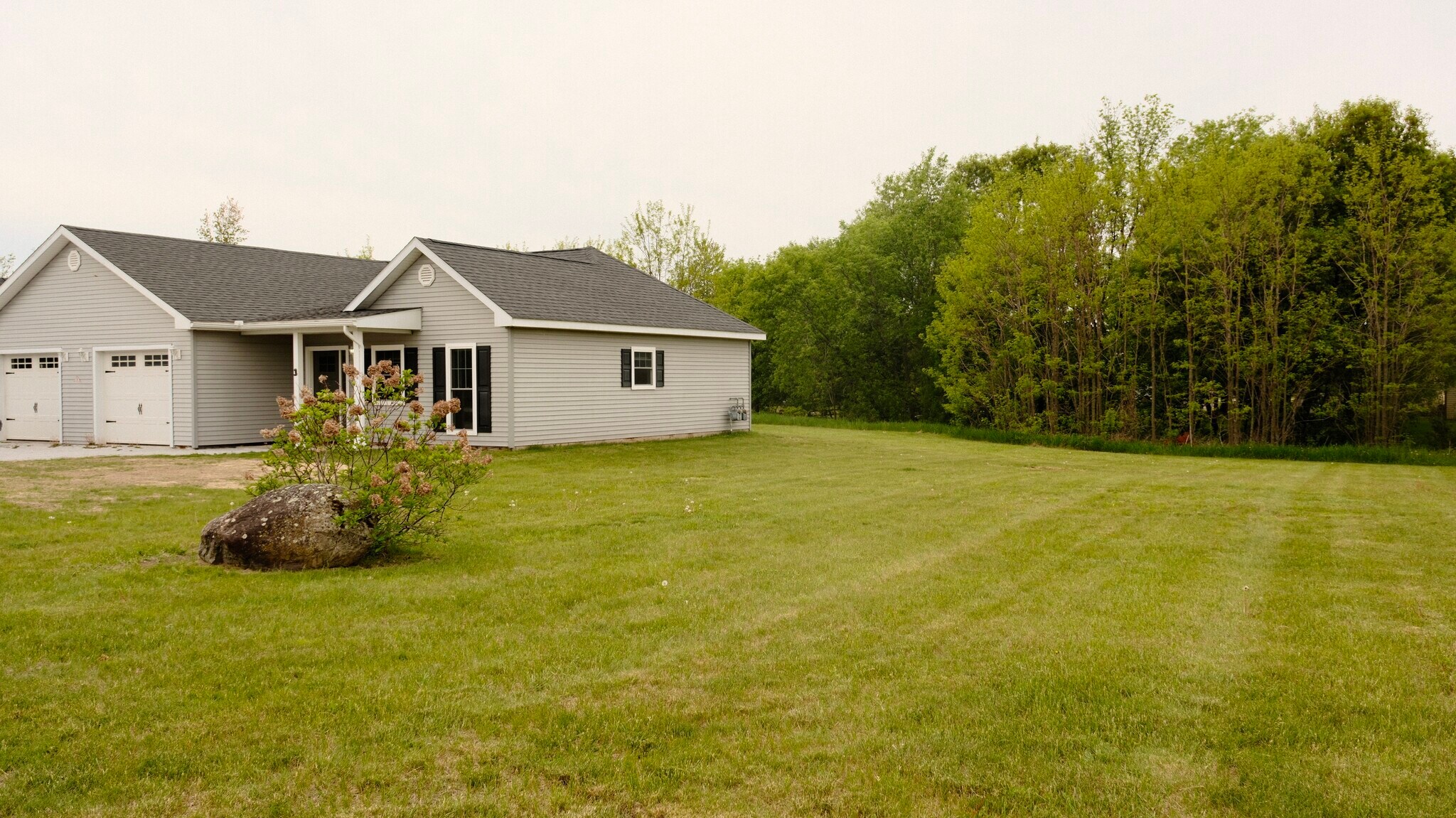 Building Photo - 100 Jay Bird Ln