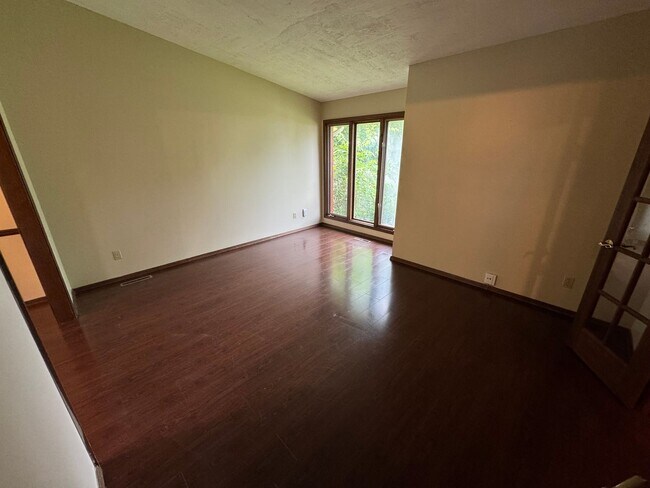 Building Photo - Great Springfield Home in Kickapoo School ...