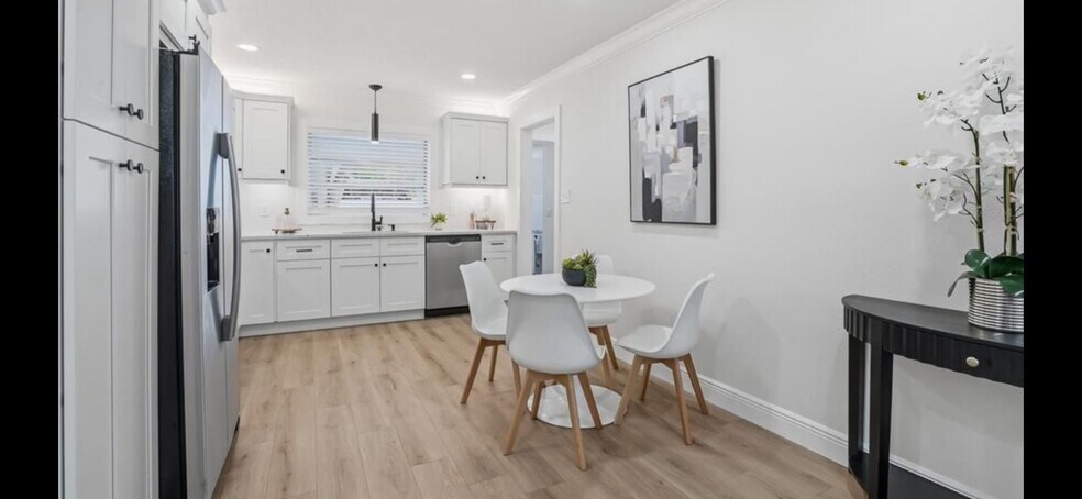 Building Photo - 2206 Gordon St