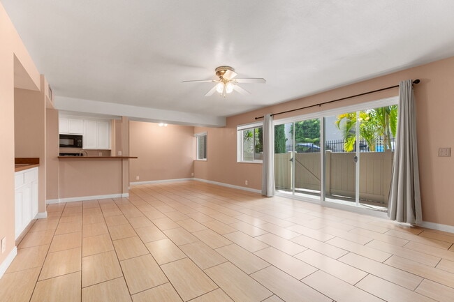 Building Photo - 2625 Pirineos Way