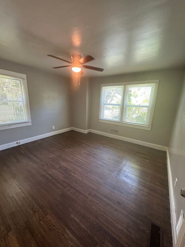 Building Photo - COMING SOON! 3 Bed House!!! Wooden floors!