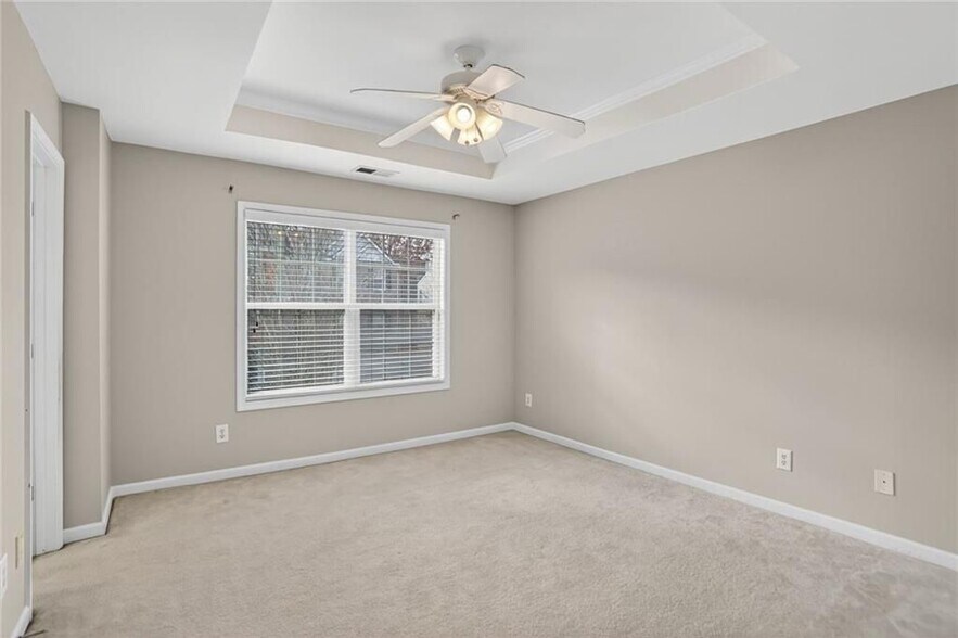 Building Photo - 230 Valley Xing