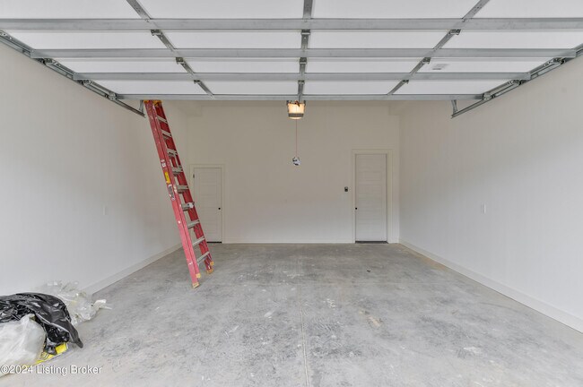 Building Photo - 10504 Meeting St