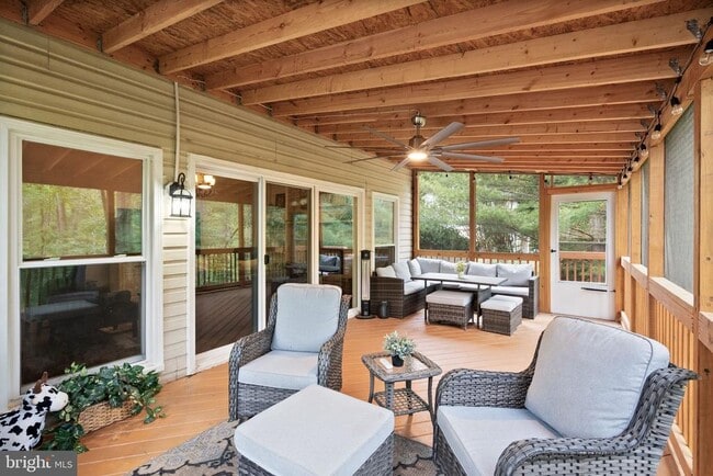 Building Photo - 10303 Bear Creek Dr