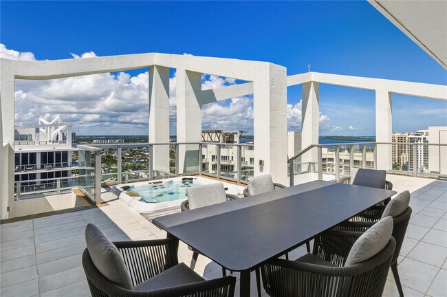 Building Photo - 3100 N Ocean Dr