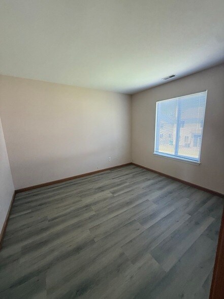 Building Photo - 757 Bayles Dr
