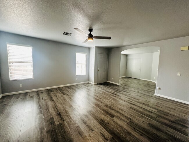 Building Photo - 10911 Vallerosa St