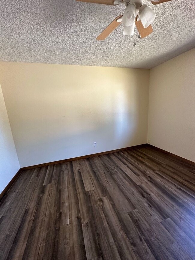 Building Photo - Coming Available 3 Bedroom