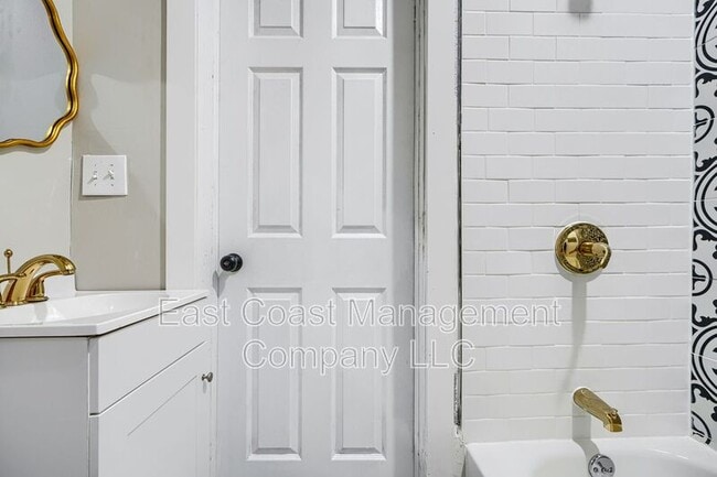 Building Photo - 319 S Mount St