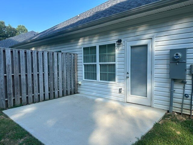 Building Photo - 436 NE Bellingham Dr
