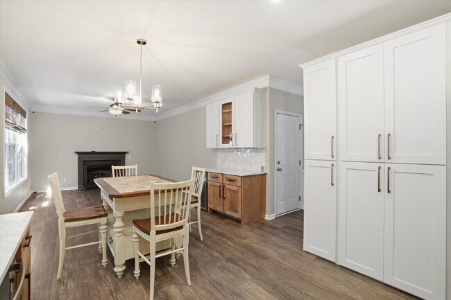 Building Photo - "Exquisite 4-Bed Sanctuary with Cozy Fireplace & Spacious 2,204 Square Foot Layout on Willoughby ...