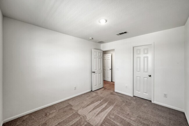 Building Photo - 7314 Madison Cmns Ln