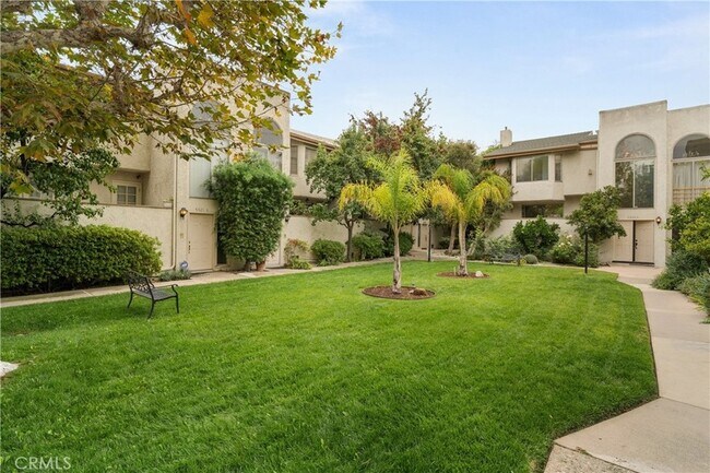Building Photo - 5339 Coldwater Canyon Ave
