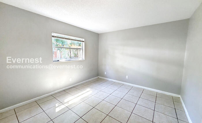 Building Photo - 1315 Browning St