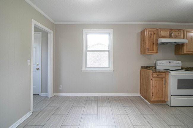 Building Photo - 808 Helton Dr