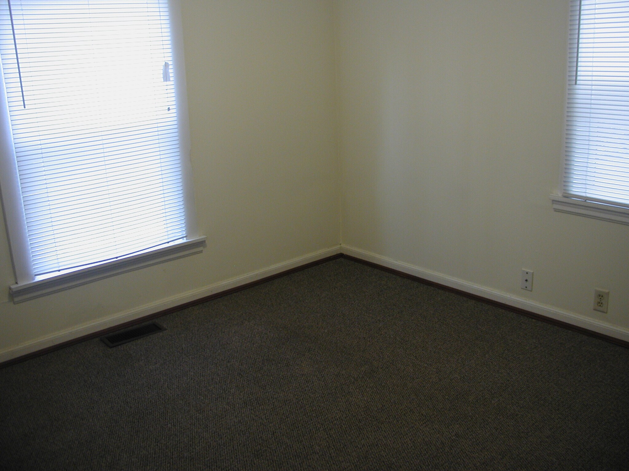 Building Photo - 402 Wolfe Ave