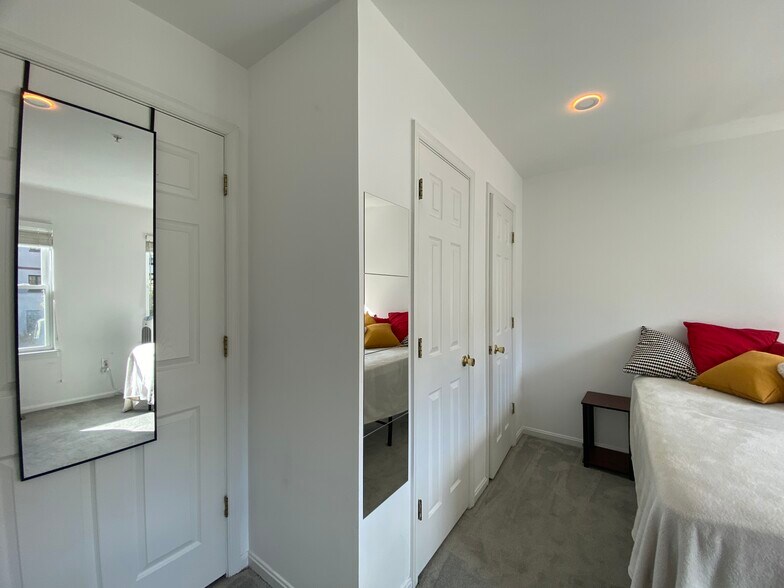 Building Photo - 1327 Belmont St NW