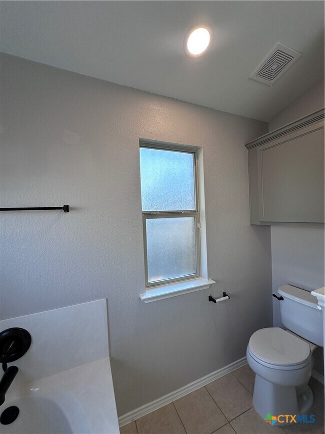 Building Photo - 6902 Golden Oak Ln