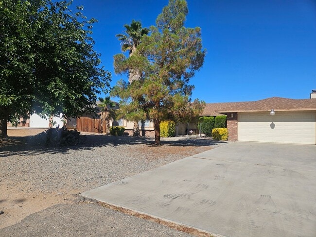 Building Photo - 4 BEDROOM APPLE VALLEY HOME