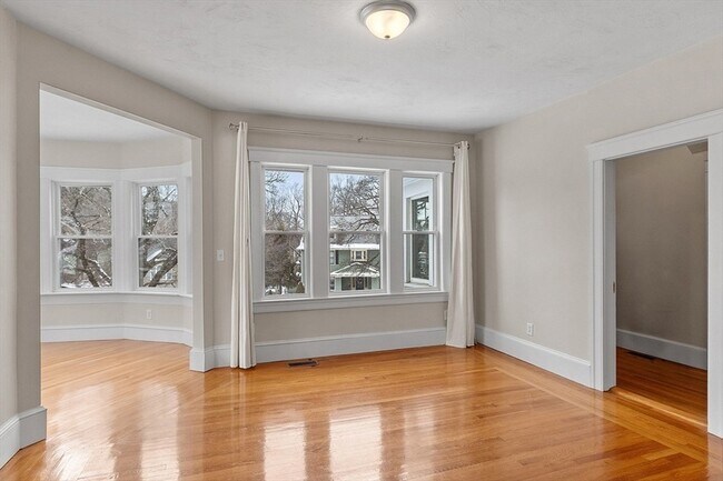 Building Photo - 920 Pleasant St