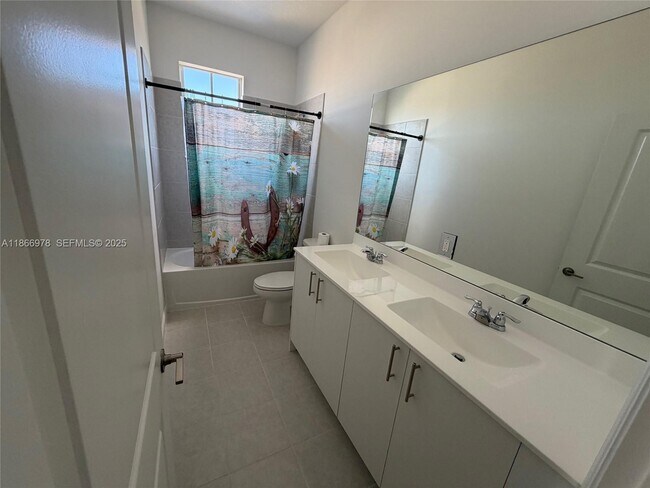 Building Photo - 2464 SE 24th Ct