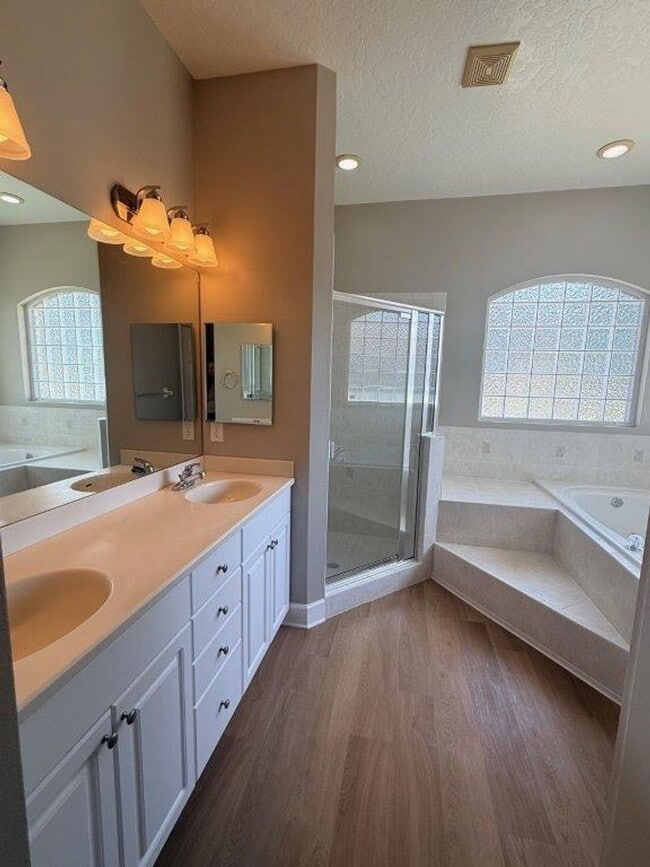 Building Photo - 3838 Peacock Dr