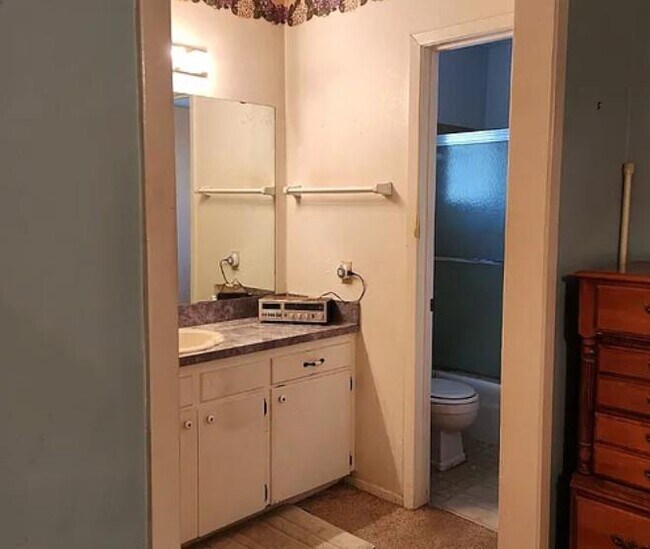 Building Photo - 2022 S High St