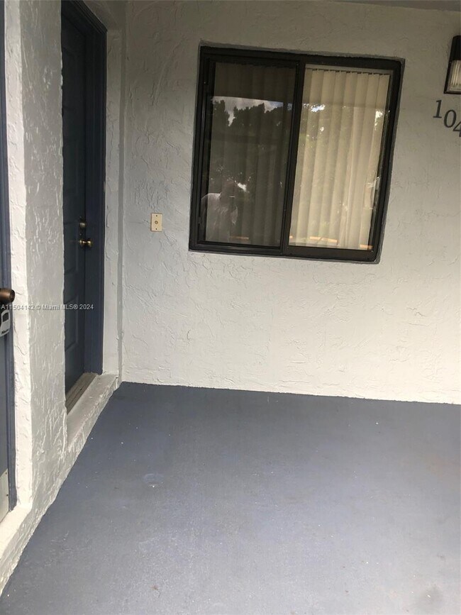 Building Photo - 16531 Blatt Blvd