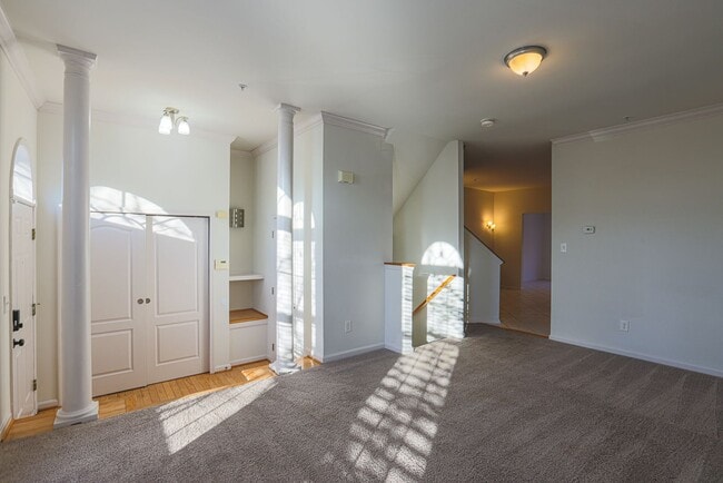 Building Photo - 641 Kirkcaldy Wy