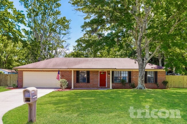 Building Photo - 1715 Farm Way