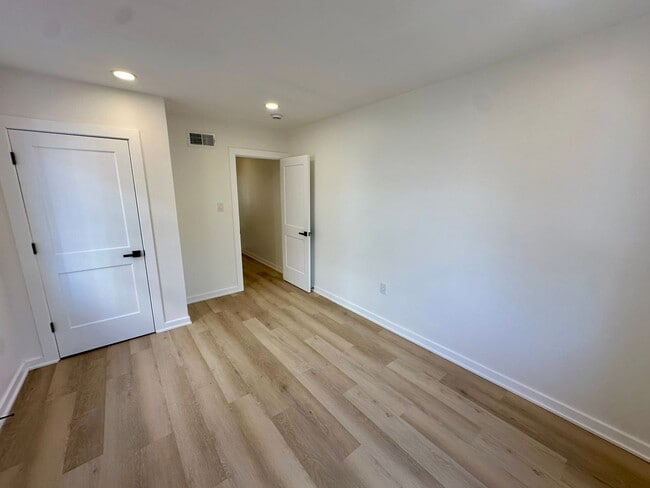 Building Photo - Fully renovated, bright, and spacious 3-bedroom, 1.5-bath home in an amazing location.