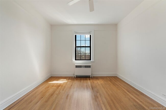 Building Photo - 14 N Chatsworth Ave