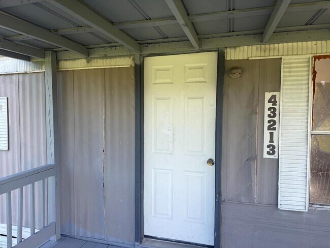 Building Photo - 43213 Claxton Cir