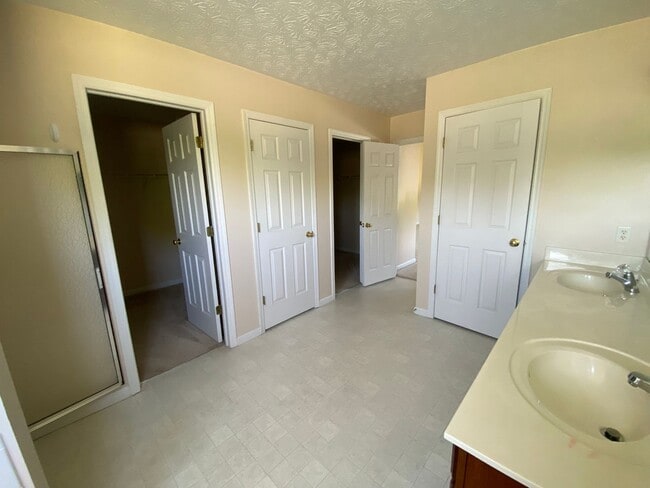 Building Photo - 4221 Dobbin Cir