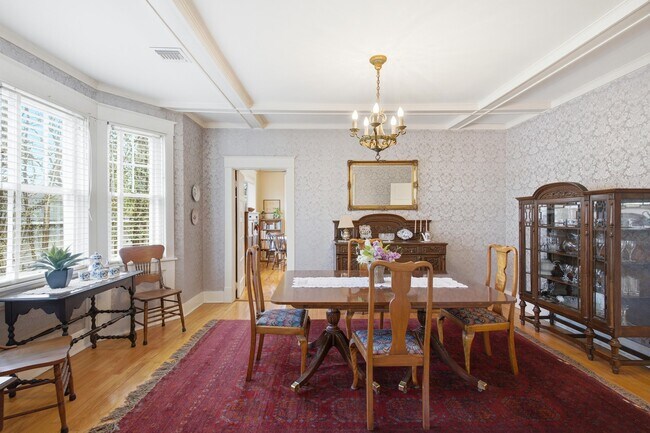 Building Photo - 303 Westwood Ave