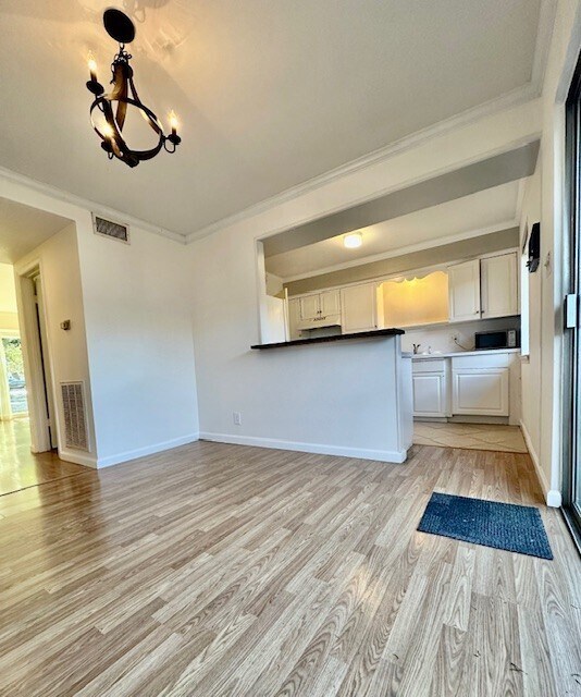 Building Photo - 6332 Chevy Chase Dr