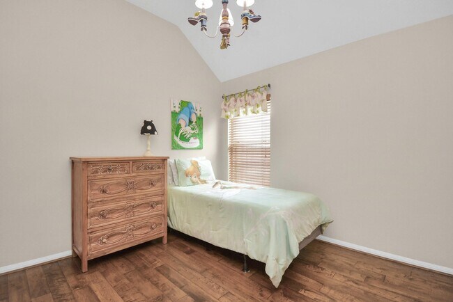 Building Photo - 3311 Raintree Village Dr