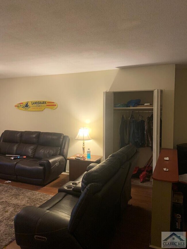 Building Photo - 350 S Pope St