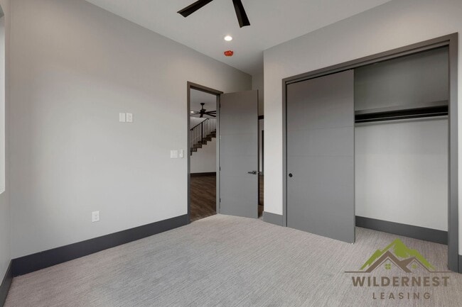 Building Photo - 348 Lake View Dr