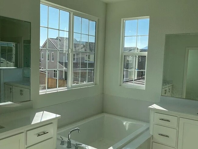 Building Photo - Gorgeous 4-Bedroom Home in Prime Antioch L...