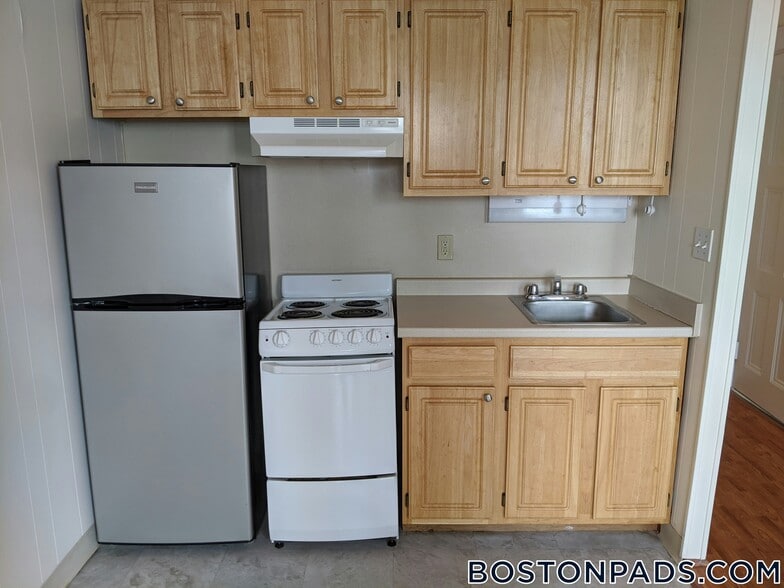 Building Photo - 62 Boylston St