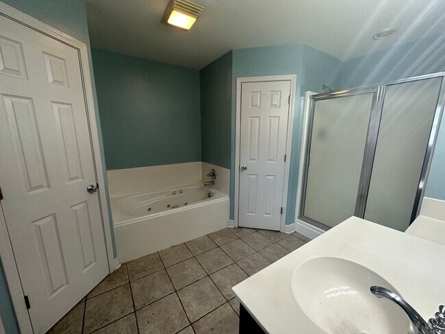 Building Photo - Large 3 Bedroom Blanchard Home
