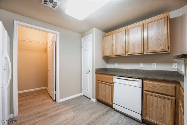 Building Photo - 10001 Peace Way