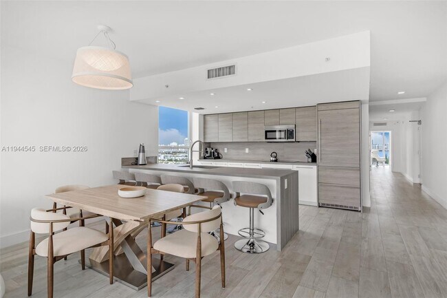 Building Photo - 400 Sunny Isles Blvd