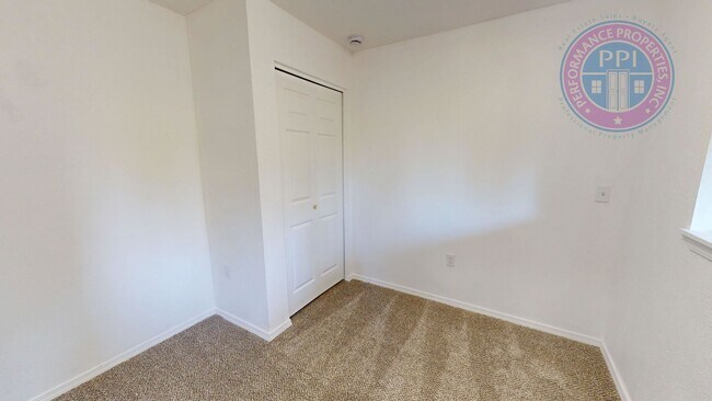 Building Photo - FIRST ADDITION - LAKE OSWEGO / SINGLE LEVE...