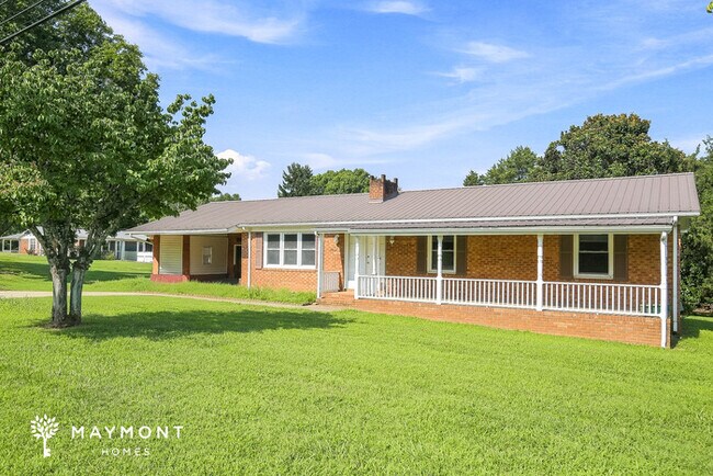 Building Photo - 1404 Cedar Dr