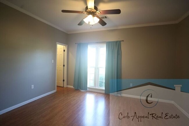 Building Photo - 4 bedroom 2 bath recently built home (Nett...