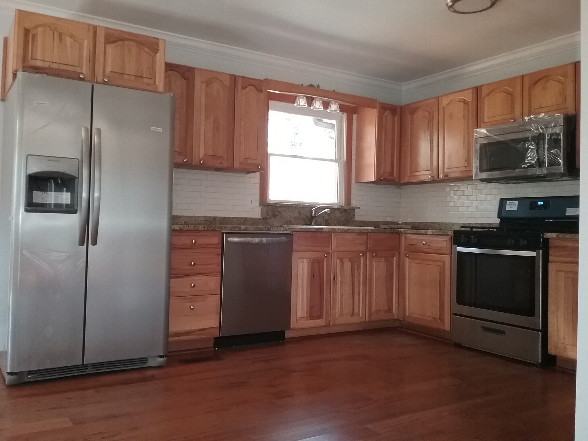 Building Photo - 701 Rosalyn Dr