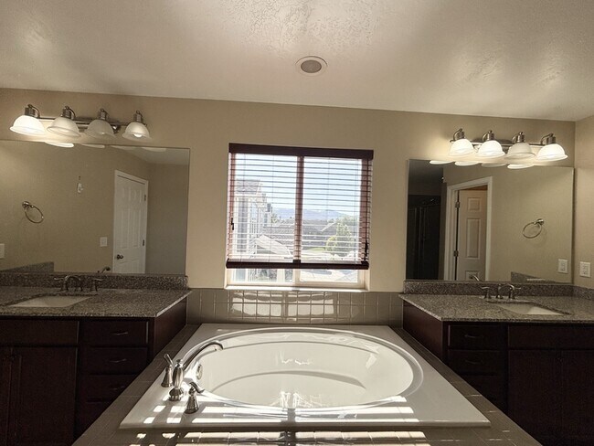 Building Photo - 3859 W Young Lucerne Cir