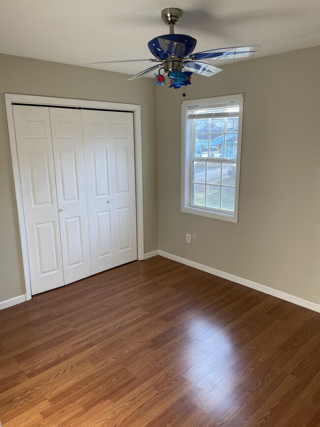 Building Photo - 883 N Cool Ave